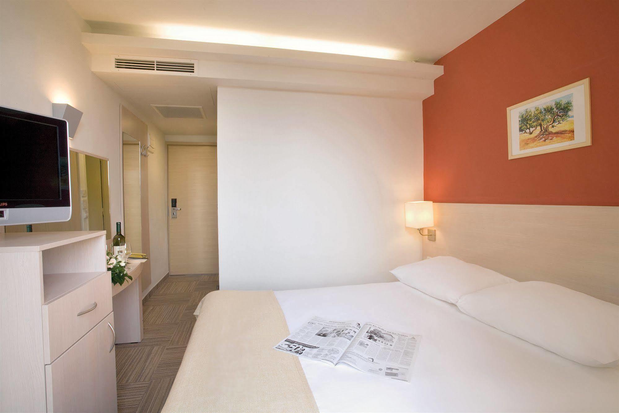 Sunny Porec By Valamar, Ex Crystal Екстер'єр фото